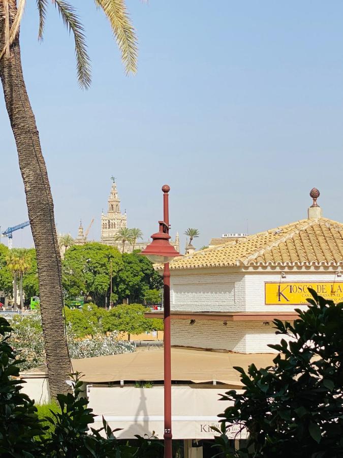 Betis A La Orilla Del Guadalquivir & Vistas A La Giralda *
