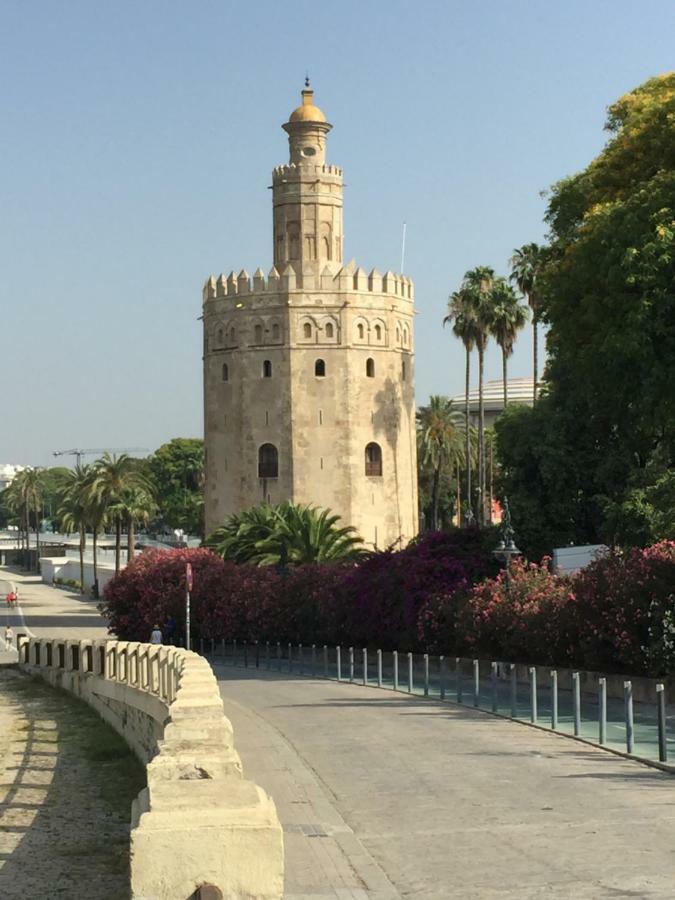 Betis A La Orilla Del Guadalquivir & Vistas A La Giralda * Sevilla